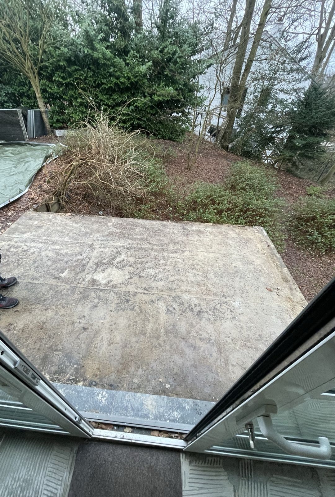 Ancienne dalle de terrasse avant démolition