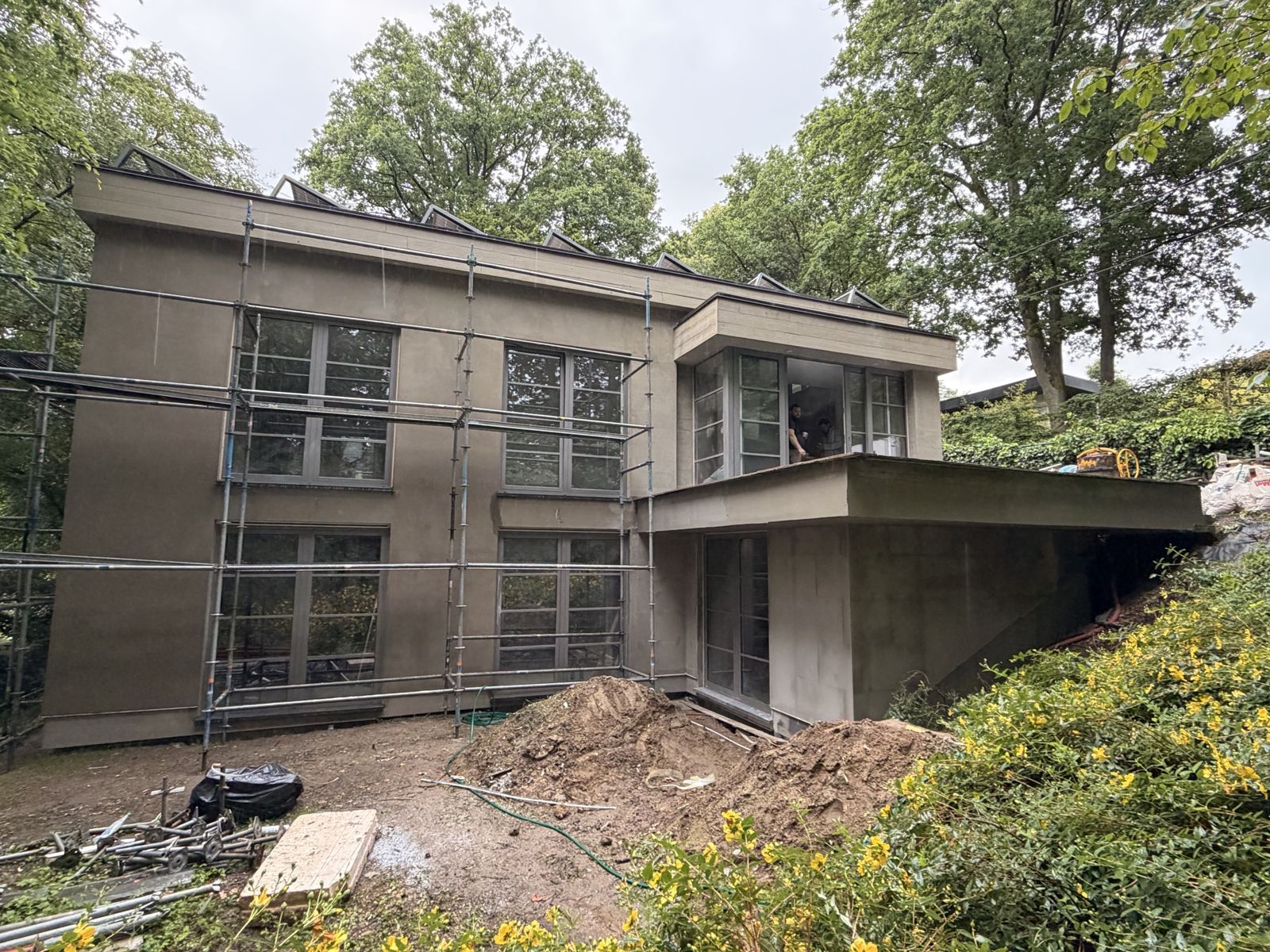 Villa avec façade isolée et nouvelle terrasse en béton