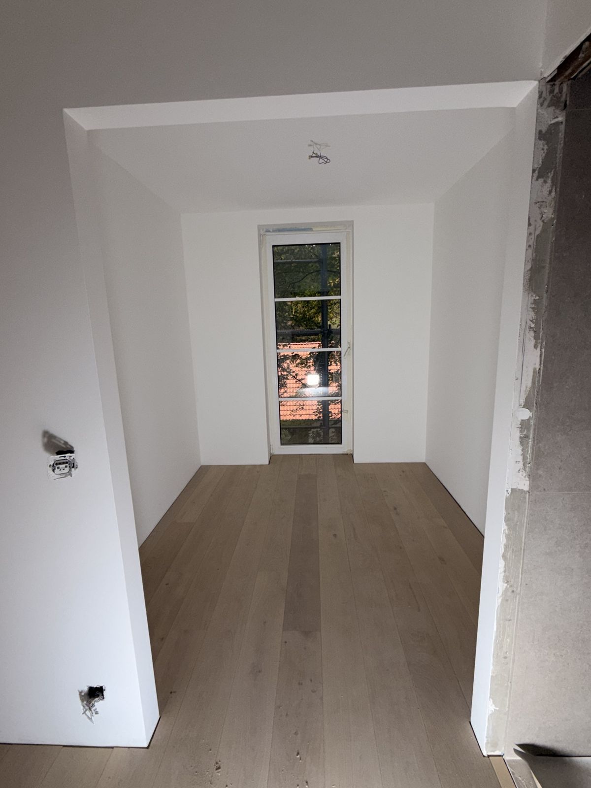 Chambre lumineuse avec parquet en chêne posé