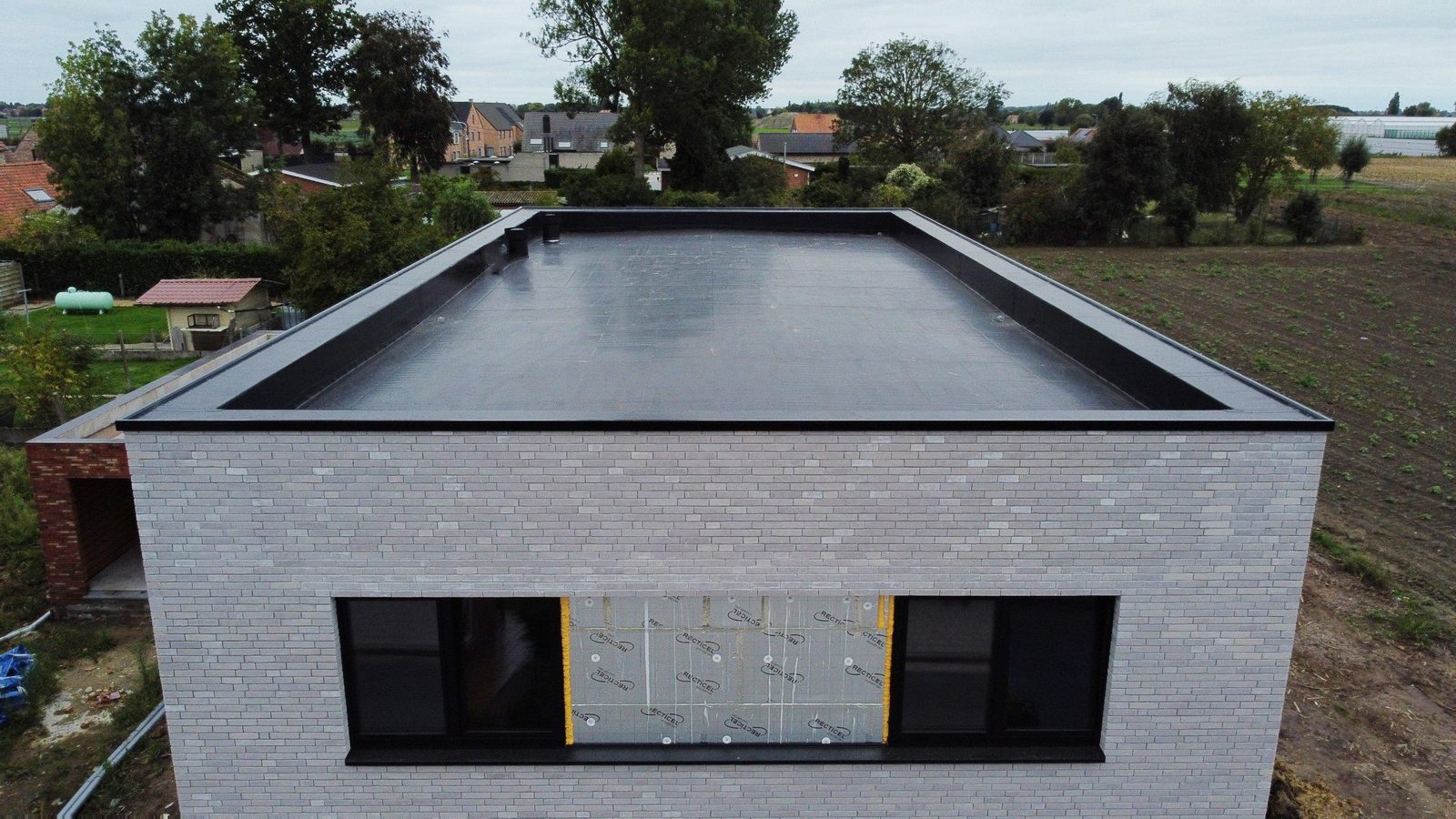 Toiture plate en EPDM réalisée par Vincymmo à Bruxelles